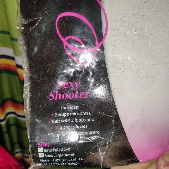 Sexy shooter ladie - Picture 2 of 6